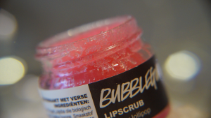Lush Bubble Gum Lip Scrub 2