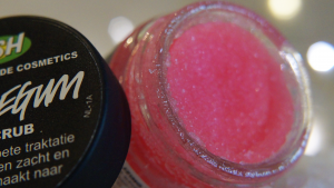 Lush Bubble Gum Lip Scrub 6